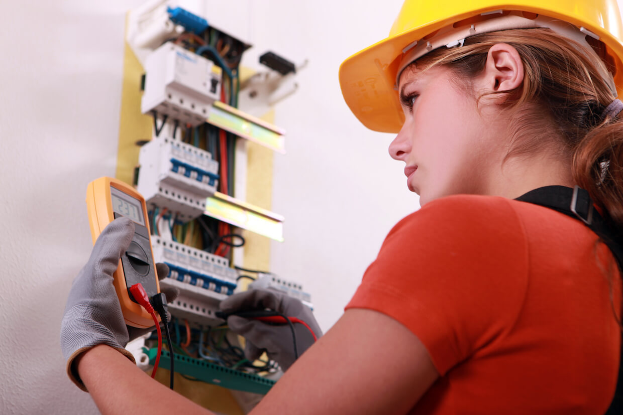 female electrician training